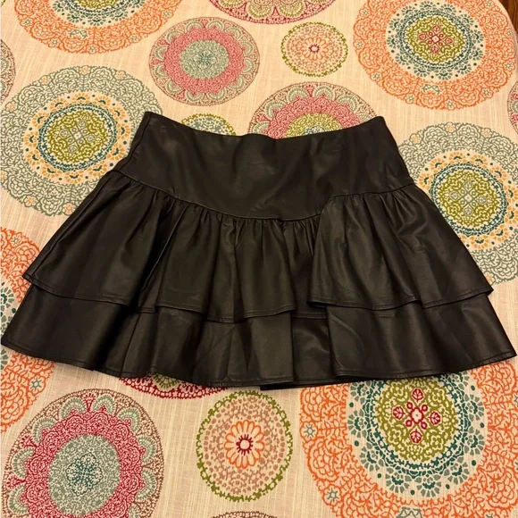 GORGEOUS TCEC Black Tiered “Leather” Skort - Picture 1 of 3
